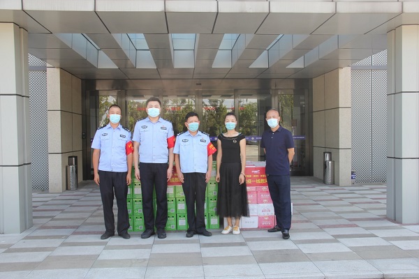 2愛心助農(nóng)，慰問抗疫一線人員.jpg